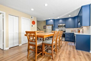 Dining - NEW Bluebird Game Day Condo! (Auburn)
