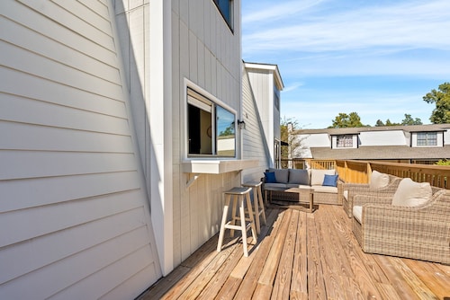 NEW Bluebird Game Day Condo!