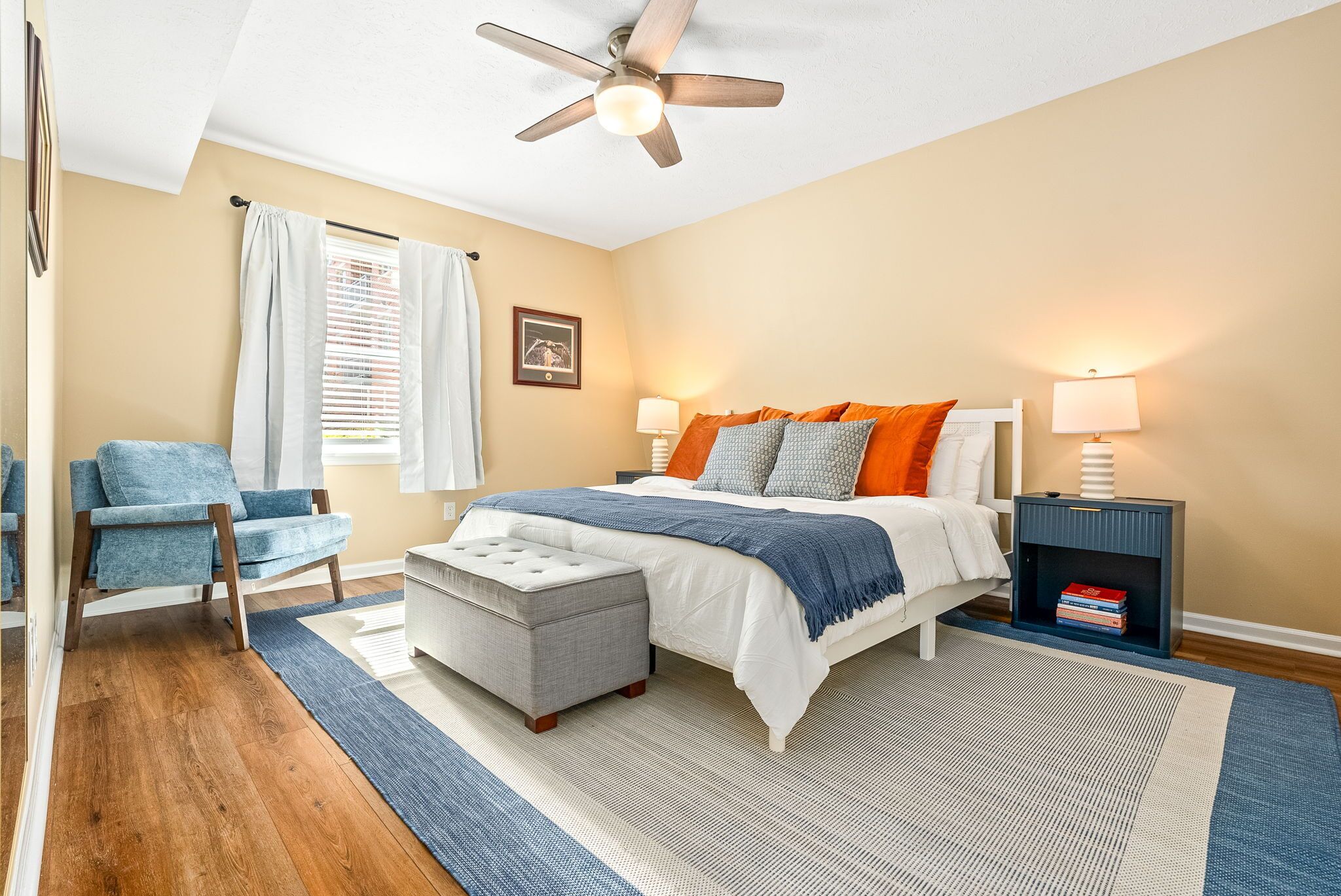 3 habitaciones, escritorio, tabla de planchar con plancha y wifi gratis 