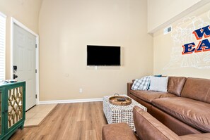 Smart TV - NEW Bluebird Game Day Condo! (Auburn)