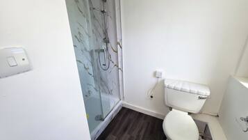 Suihku, pyyhkeet, saippua, vessapaperi