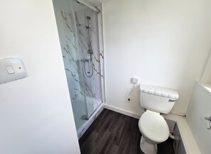 Dusche, Handtücher, Seife, Toilettenpapier