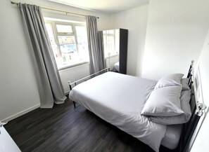 3 Schlafzimmer, Bügeleisen/Bügelbrett, WLAN, Bettwäsche