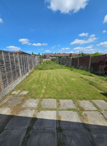 Spacious 4 Bed Home with Memory Foam Mattresses!