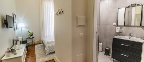 Internet, bed sheets