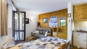 Room - T2 80m From the Slopes With Parking, South-north-east Exposure (Montvalezan)