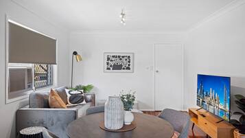 Apartment | Dining