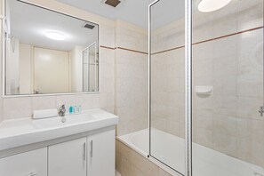 Apartment | Bathroom