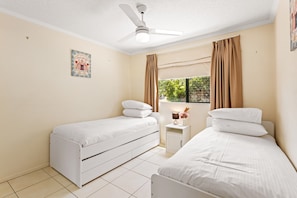 Departamento | 2 habitaciones, tabla de planchar con plancha y ropa de cama 
