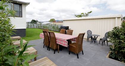 Cosy 3-bed Home With Fireplace & Outdoor BBQ