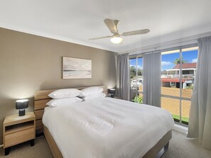 Apartment | 4 bedrooms, iron/ironing board, bed sheets