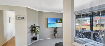 Our Haven: 4-bed Escape Near Beach & Mogo Trails