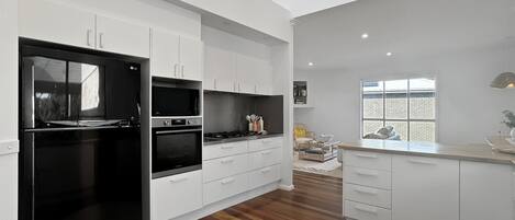 Huoneisto | Yksityinen keittiö | Keittoastiat/astiat/ruokailuvälineet