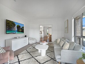Apartment | Living area - Serene Luxury Retreat on Malua Bay (Malua Bay)
