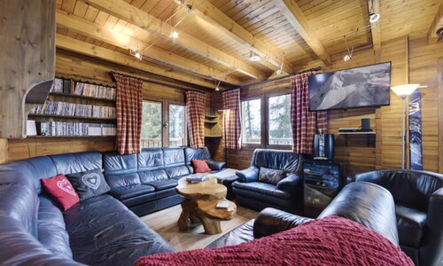 Apartment in Le Gollet With Jacuzzi