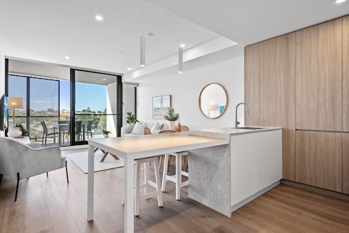 Stylish 2-bed Unit With Views & Rooftop Access