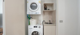 Modern 1-bed Unit With Pool Views and Balcony