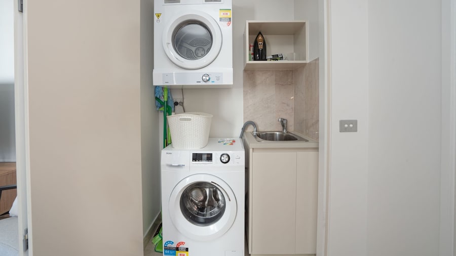 Modern 1-bed Unit With Pool Views and Balcony