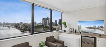 Central Brisbane Studio With Stunning River Views