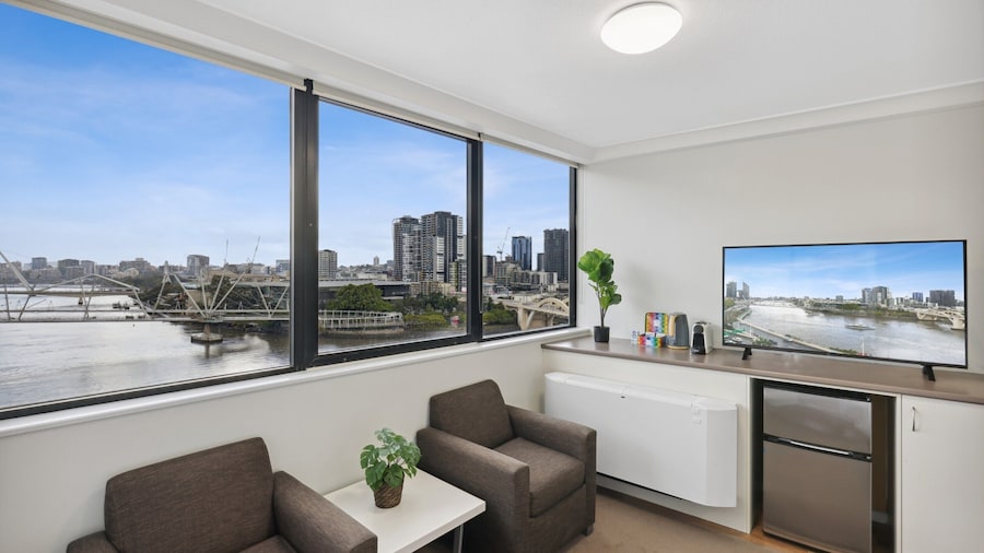 Central Brisbane Studio With Stunning River Views