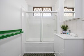 Apartment | Bathroom | Soap - Spacious 1-bed in the Heart of Teneriffe (Brisbane)