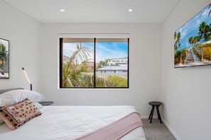 Căn hộ | 2 phòng ngủ, khu vực làm việc phù hợp cho laptop 