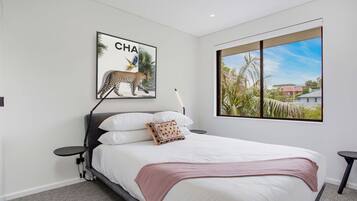 Căn hộ | 2 phòng ngủ, khu vực làm việc phù hợp cho laptop