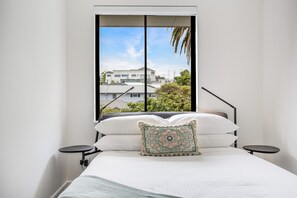 Căn hộ | 2 phòng ngủ, khu vực làm việc phù hợp cho laptop 