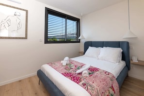 3 bedrooms, desk, free WiFi, bed sheets - Sunny Duplex 5C - Three Bedroom Apartment, Sleeps 6 (Antibes)