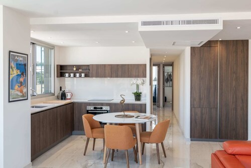 Sunny Duplex 5C - Three Bedroom Apartment, Sleeps 6