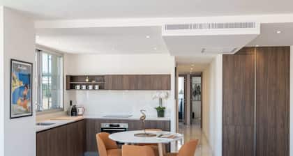 Sunny Duplex 5C - Three Bedroom Apartment, Sleeps 6