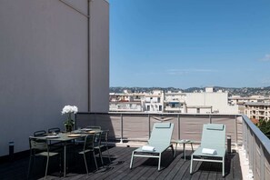 Outdoor dining - Sunny Duplex 5C - Three Bedroom Apartment, Sleeps 6 (Antibes)