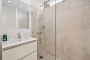 Hair dryer, towels