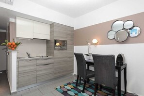 Fridge, microwave, oven, stovetop - Studio with Garden view 4D (Antibes)