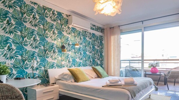 Free WiFi, bed sheets - Bright and Cosy 2 - Studio Apartment, Sleeps 2 (Antibes)