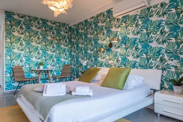 Free WiFi, bed sheets