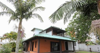 House on the banks of the Mampituba River, enjoy the pool and the beautiful scenery.