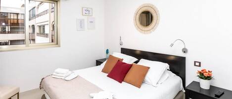 2 habitaciones, escritorio, wifi gratis y ropa de cama