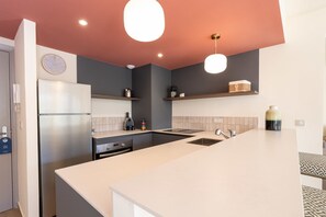 Fridge, microwave, stovetop, dishwasher