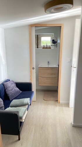 800 metres from the beach, between new and vintage, parking & pets