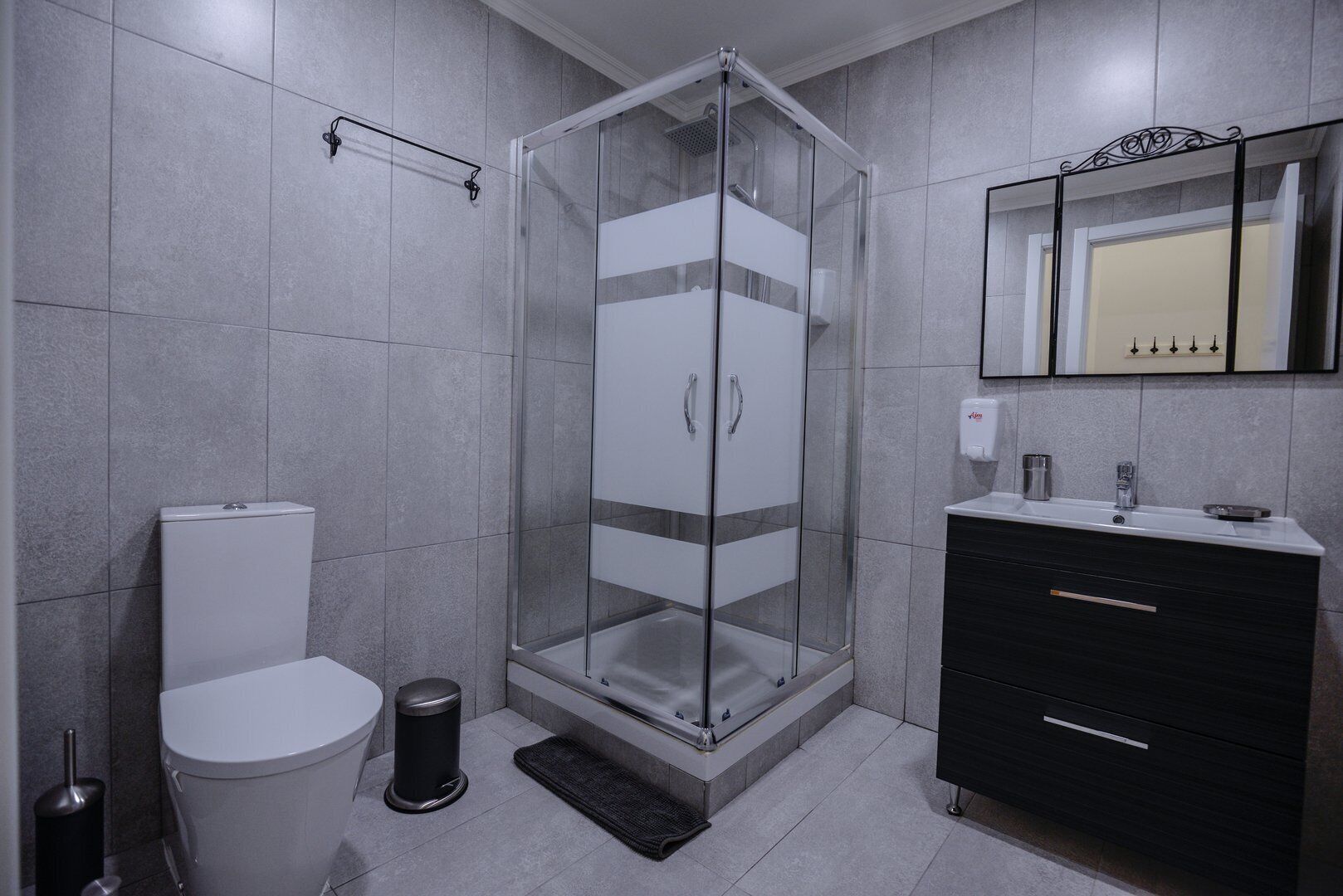 Een douche, een haardroger, handdoeken