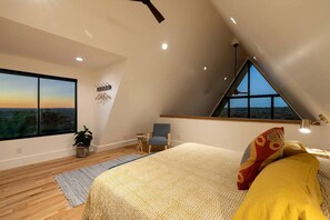 2 bedrooms, travel cot, WiFi, bed sheets - Modern and Secluded A-Frame with a Hot Tub for a Romantic Texas Hill Country Getaway (Wimberley)
