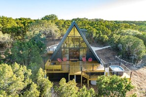 Outdoor dining - Modern and Secluded A-Frame with a Hot Tub for a Romantic Texas Hill Country Getaway (Wimberley)
