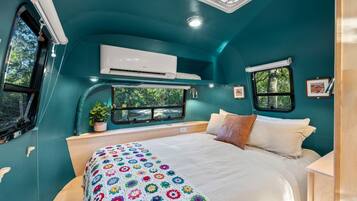 1 bedroom, desk, iron/ironing board, WiFi