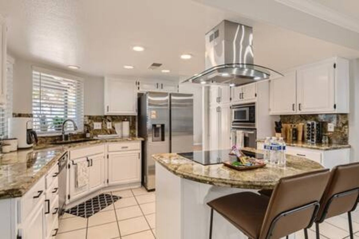 ثلاجة، ميكروويف، فرن، موقد طهي مسطح