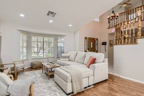 Télévision, table de tennis de table