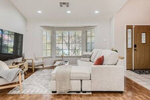 Télévision, table de tennis de table