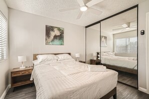 4 bedrooms, iron/ironing board, WiFi, bed sheets - 4BR w/ GameRoom and Heated Pool 10 Min to Strip! (Spring Valley)