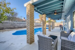 Pool - 4BR w/ GameRoom and Heated Pool 10 Min to Strip! (Spring Valley)