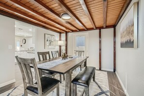 Dining - 4BR w/ GameRoom and Heated Pool 10 Min to Strip! (Spring Valley)